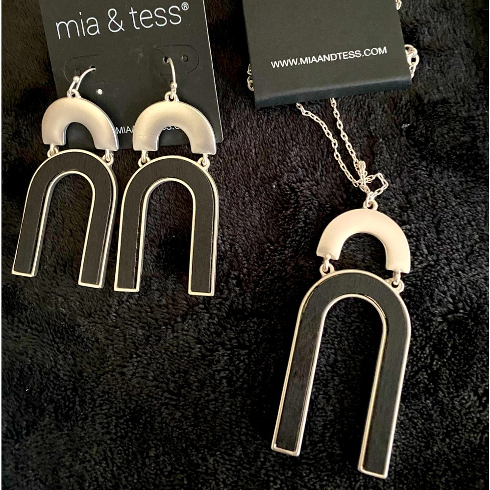 Fancy earrings and the necklace, for all occasions, silver and black